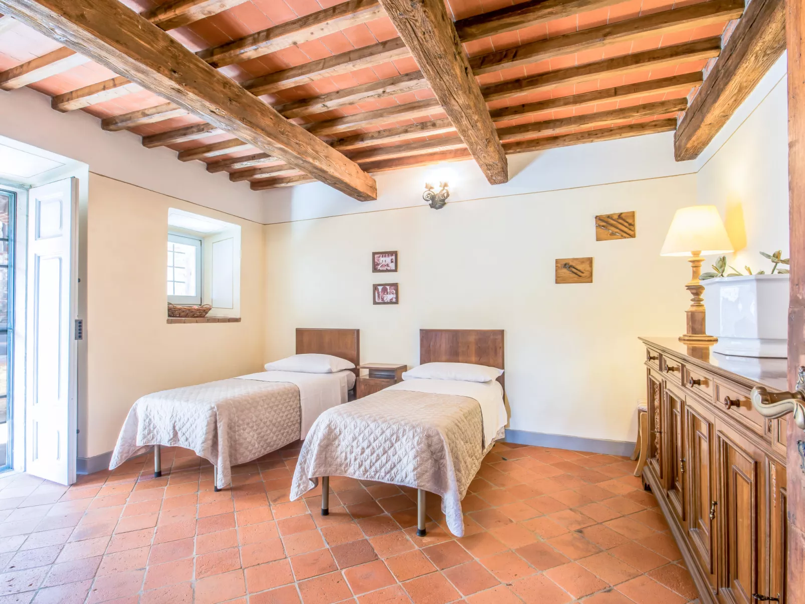 Casale Labbia-Inside