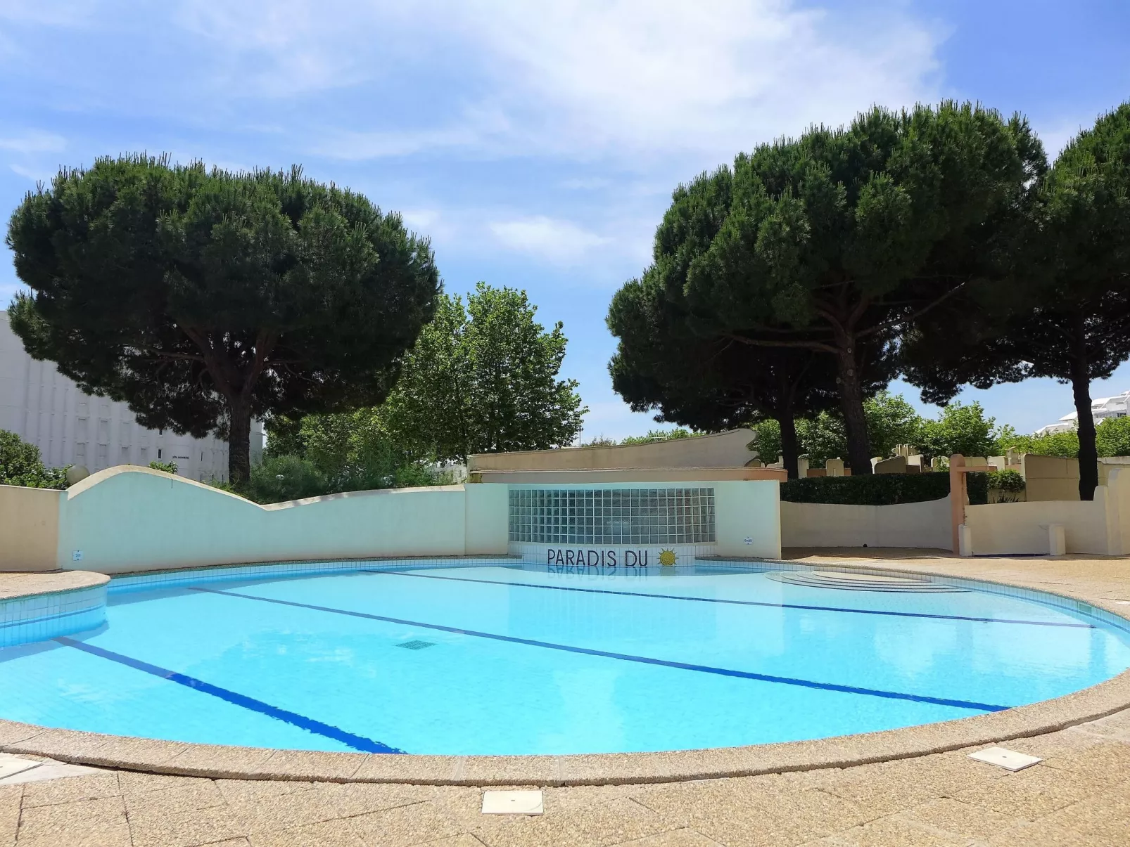 Paradis du Soleil-Outside