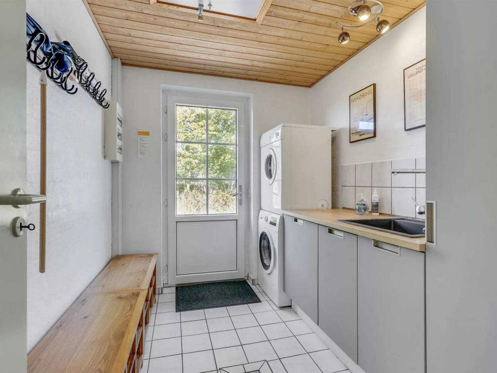 "Taralyn" - 1.3km from the sea-Inside