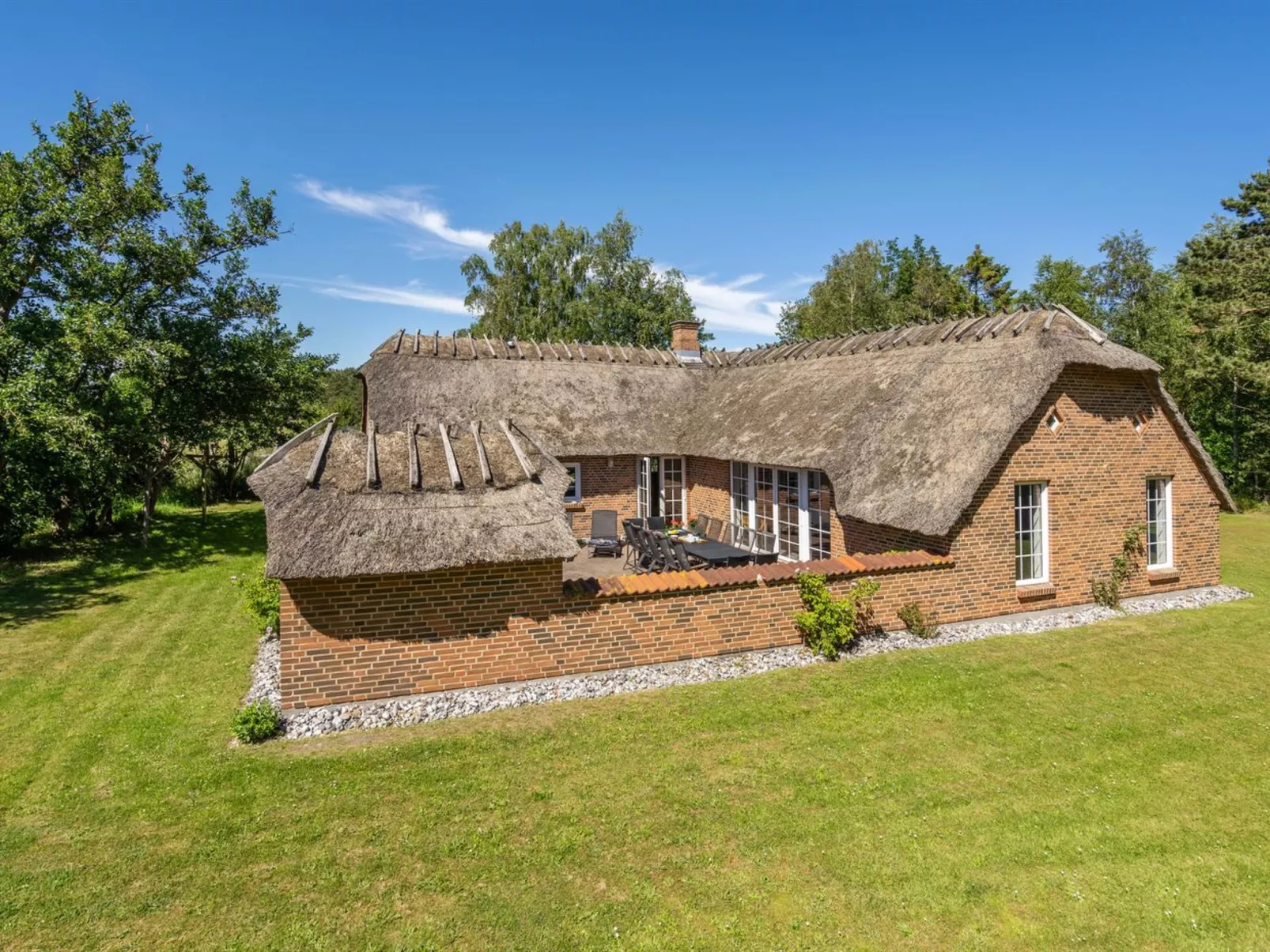 "Taralyn" - 1.3km from the sea-Outside