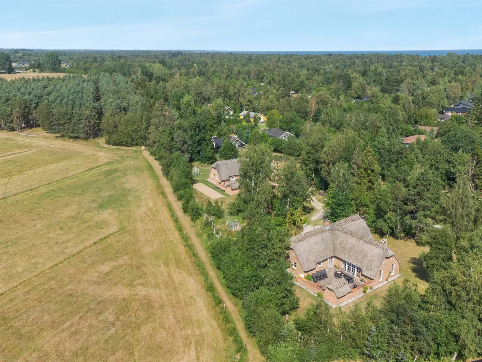 "Taralyn" - 1.3km from the sea-Outside