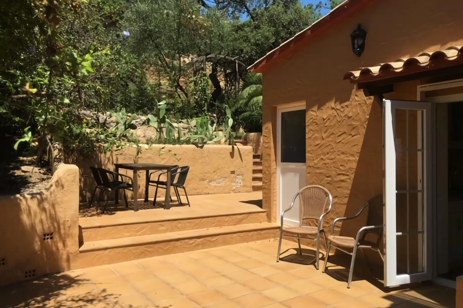 La Roca-Exterior summer