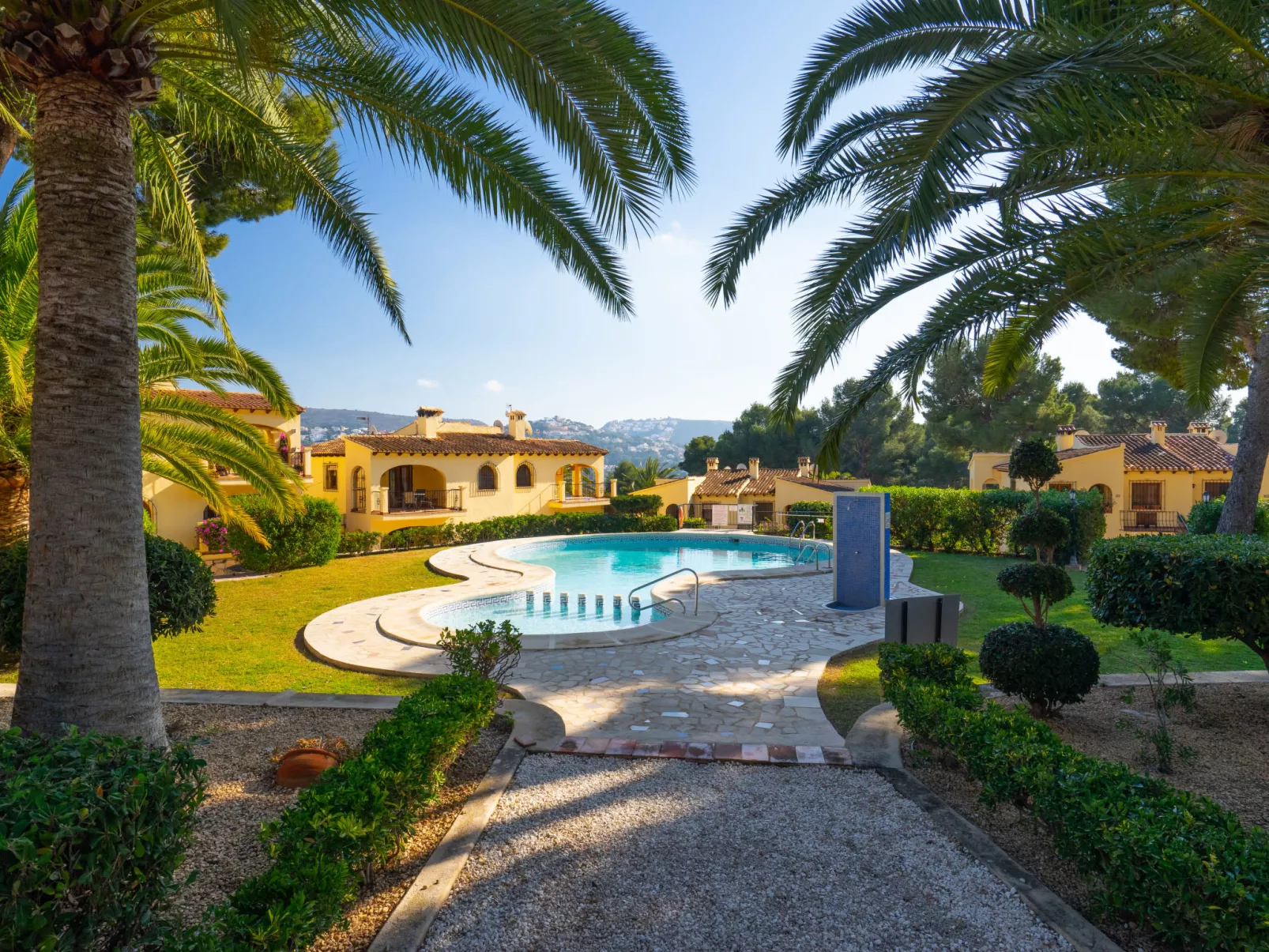 La Pinada-Outside