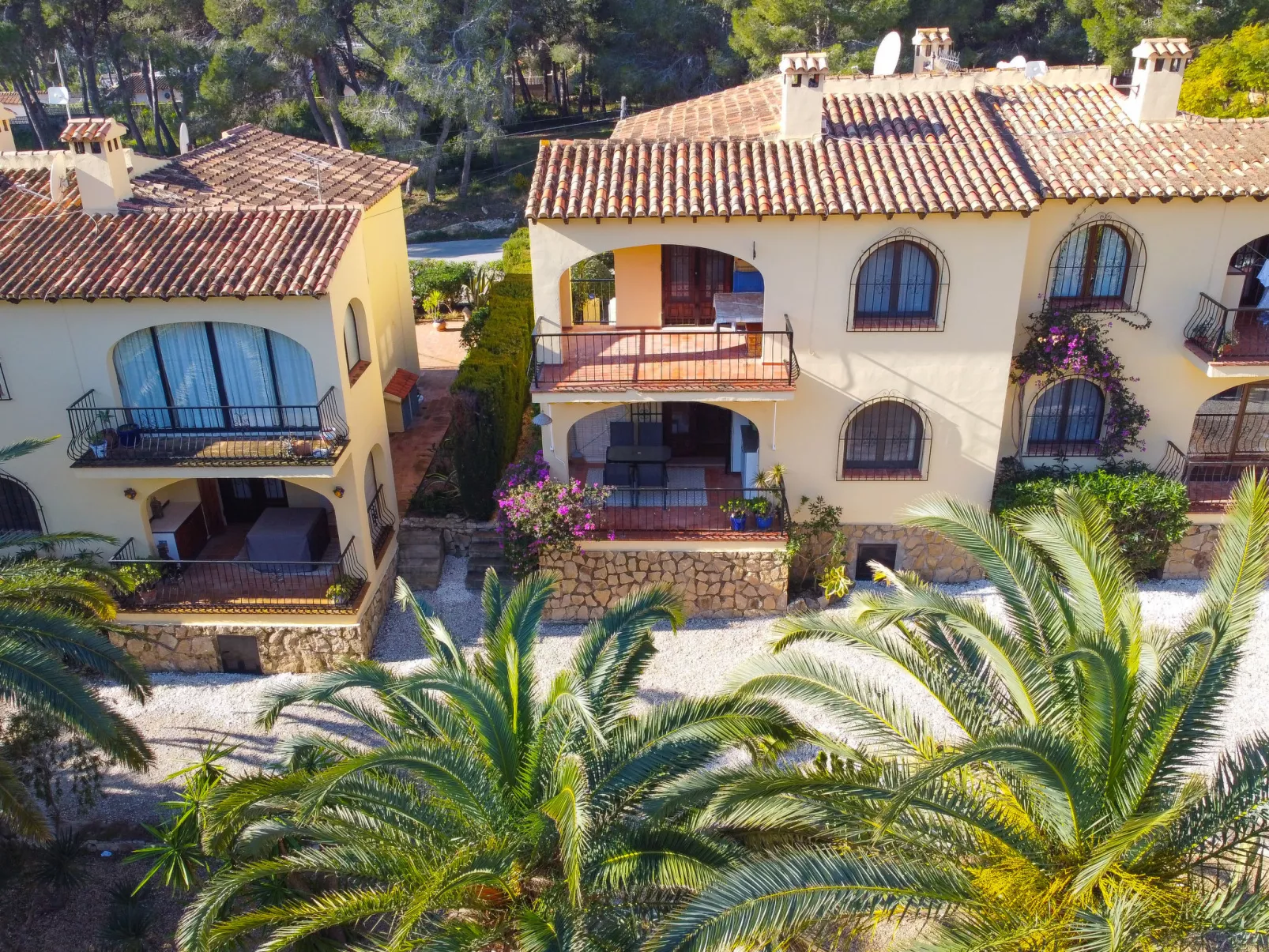 La Pinada-Outside