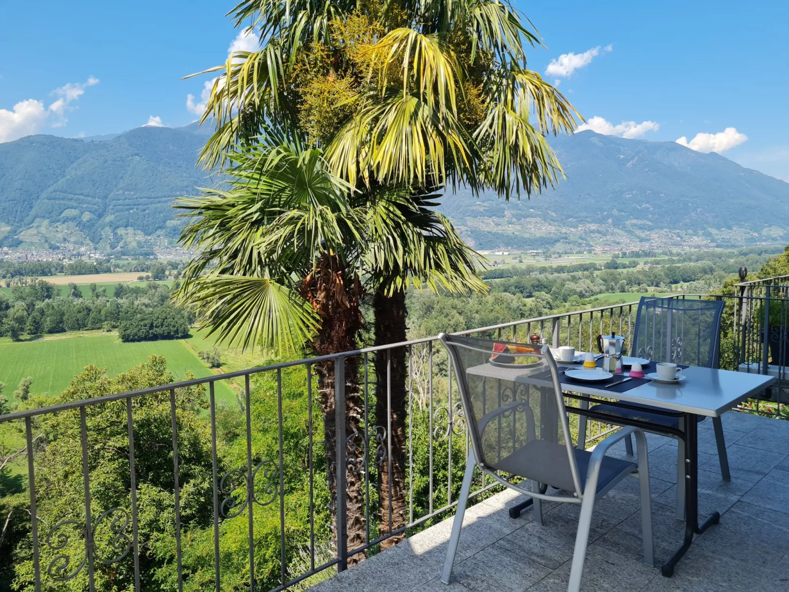 Casa Cavriana-Outside