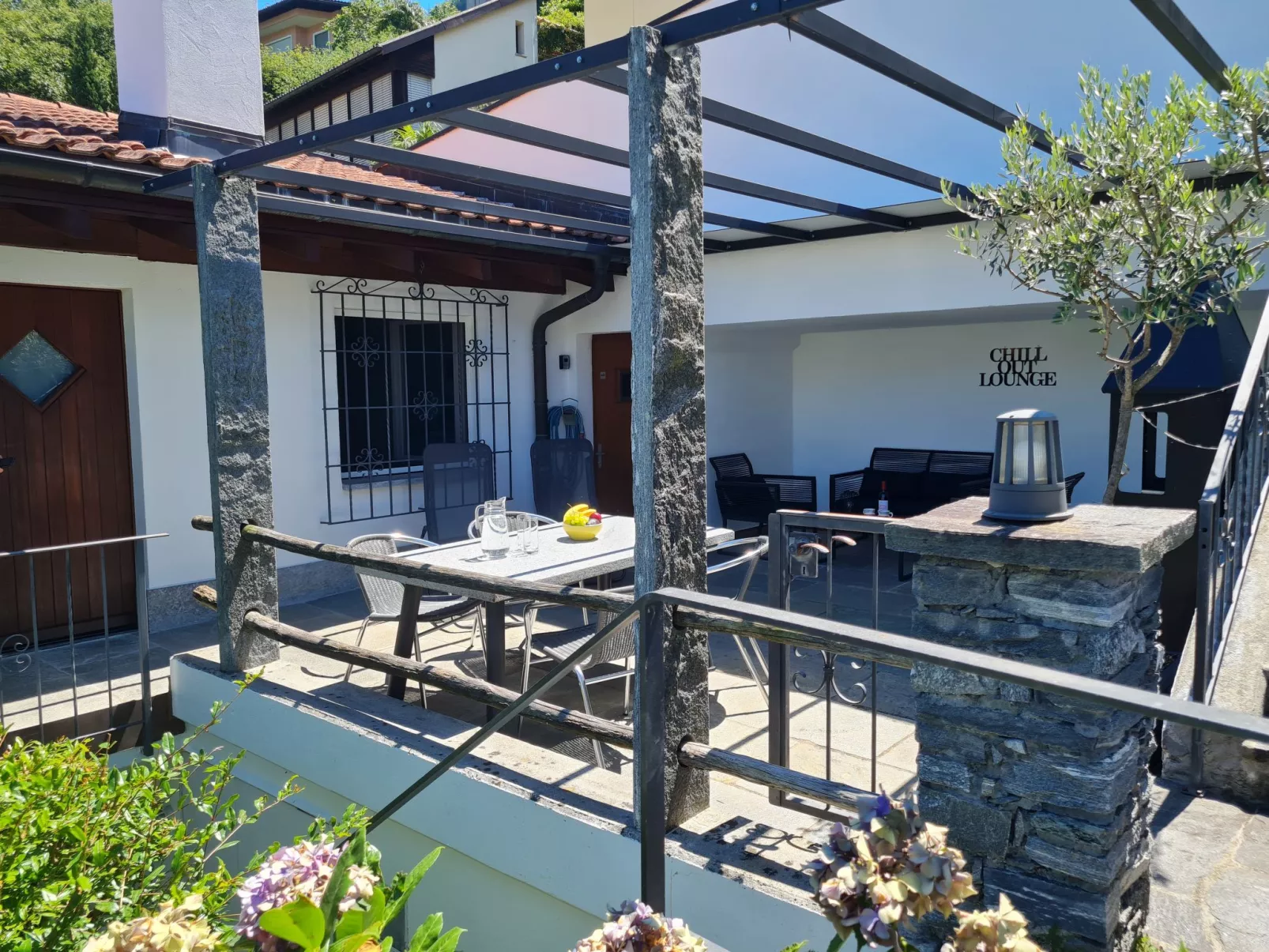 Casa Cavriana-Outside