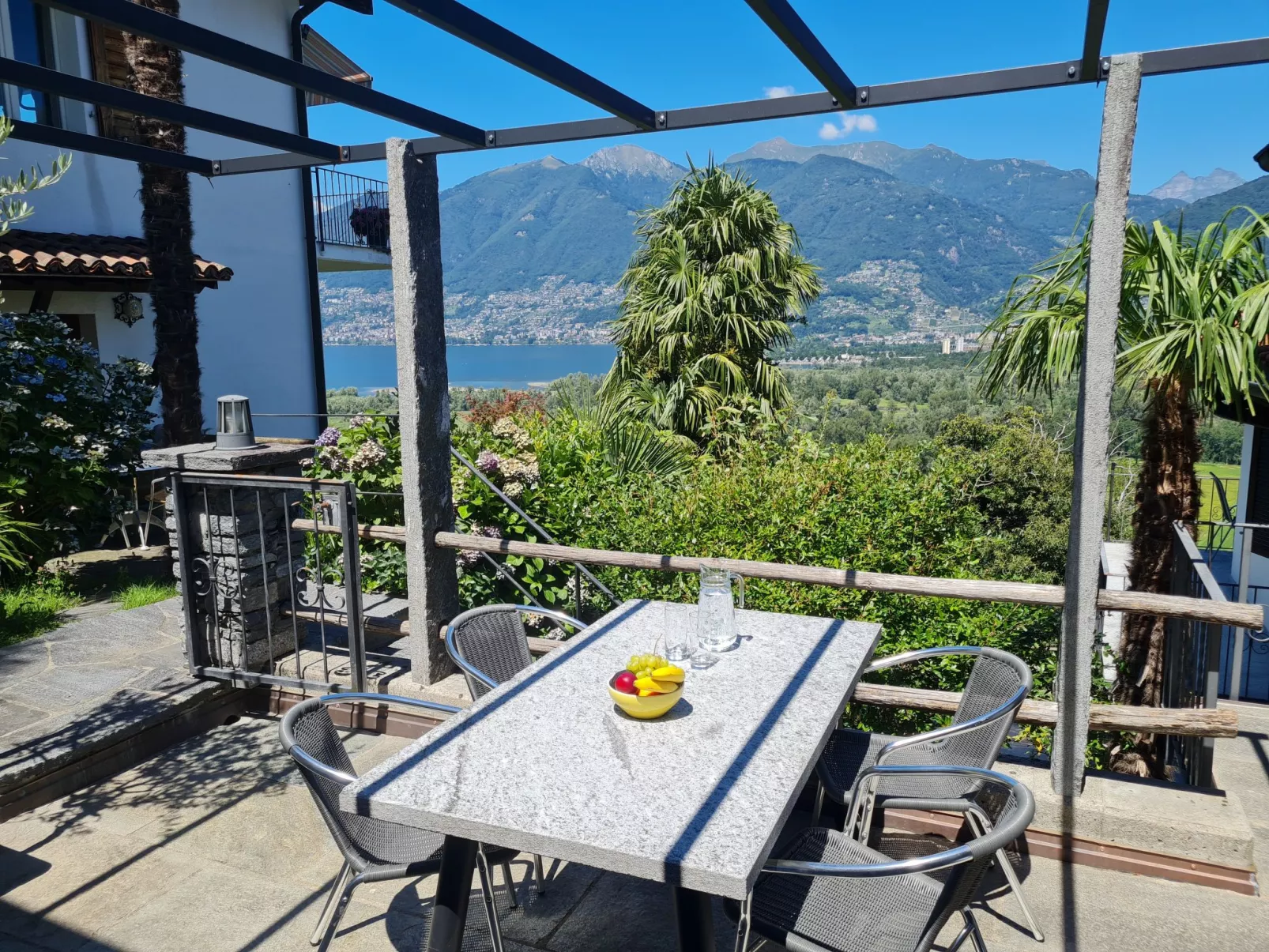 Casa Cavriana-Outside