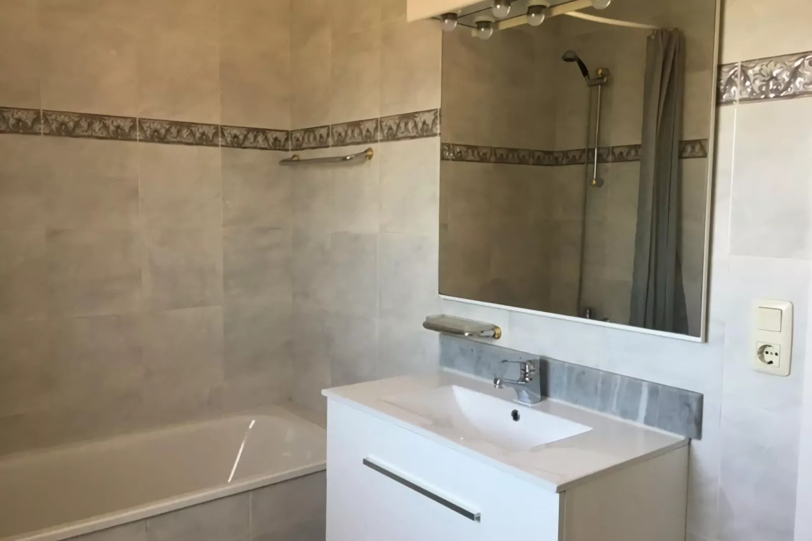 La Roca-Bathroom