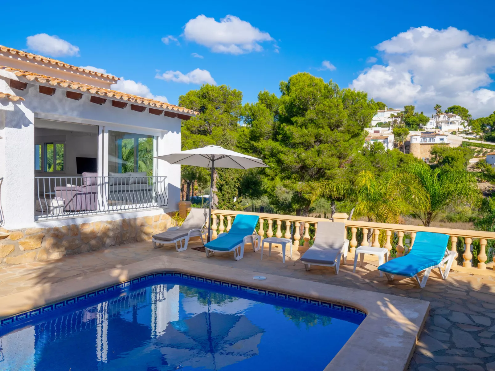 Casa Encinas-Outside