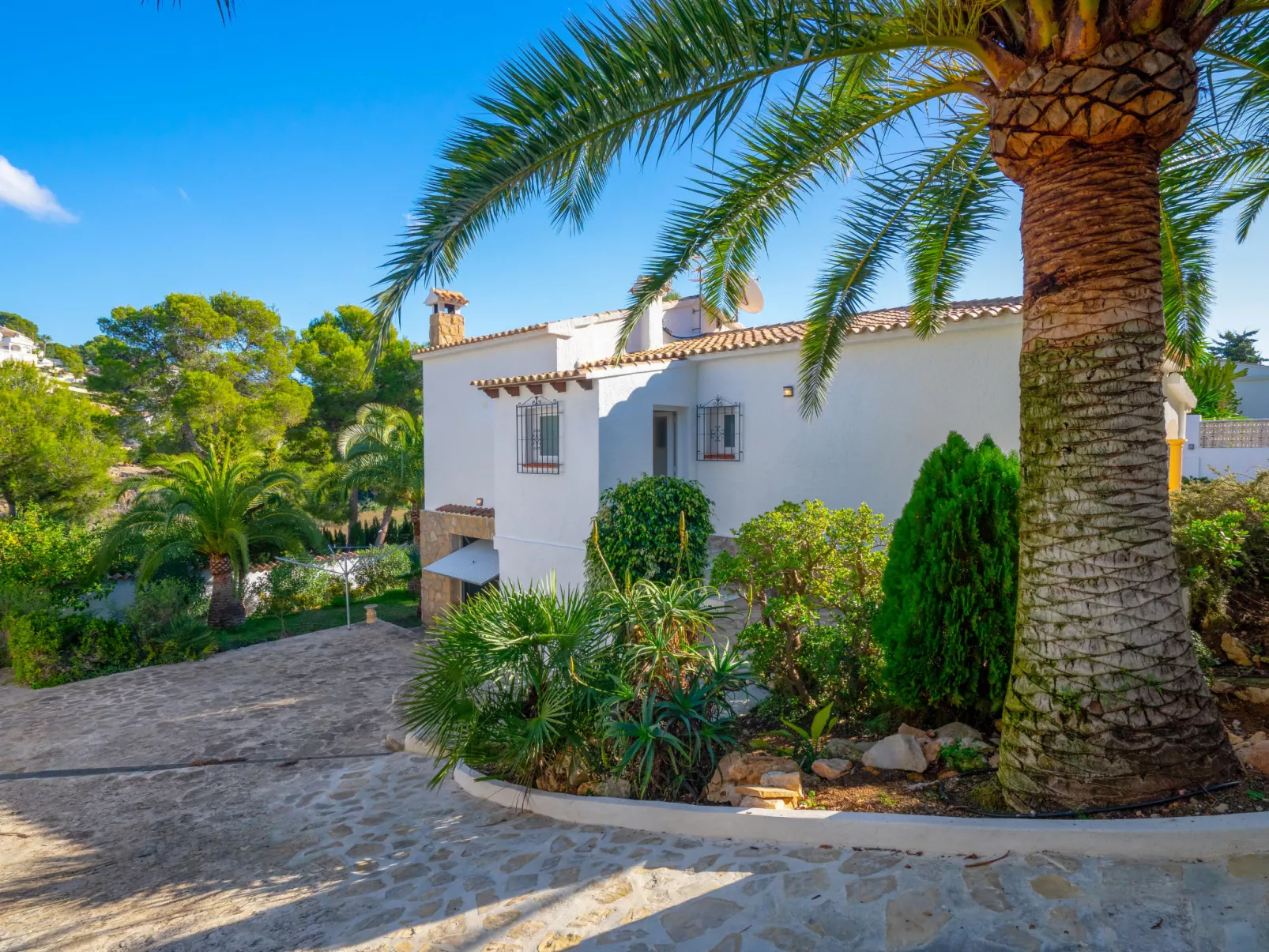 Casa Encinas-Outside
