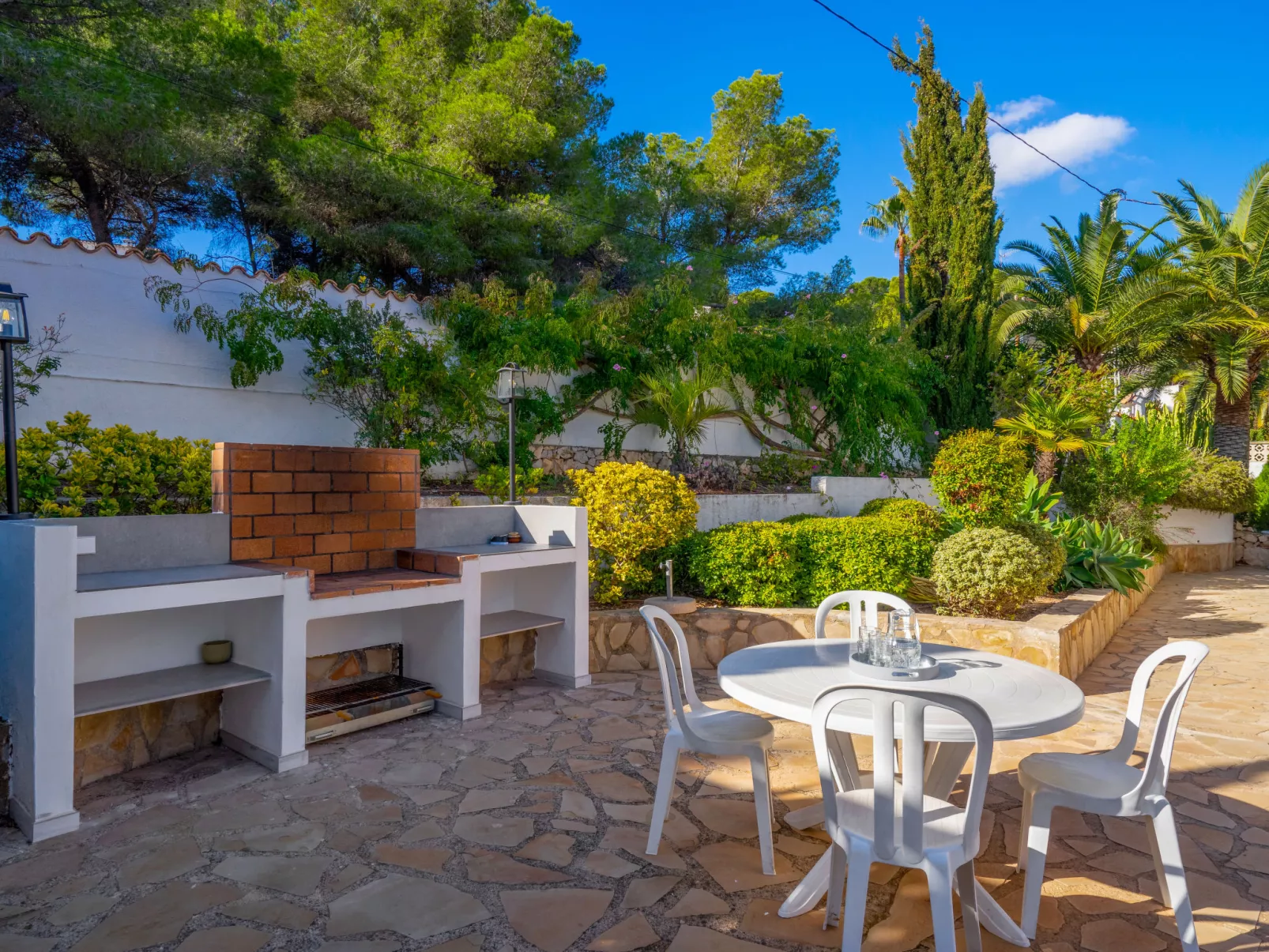 Casa Encinas-Outside