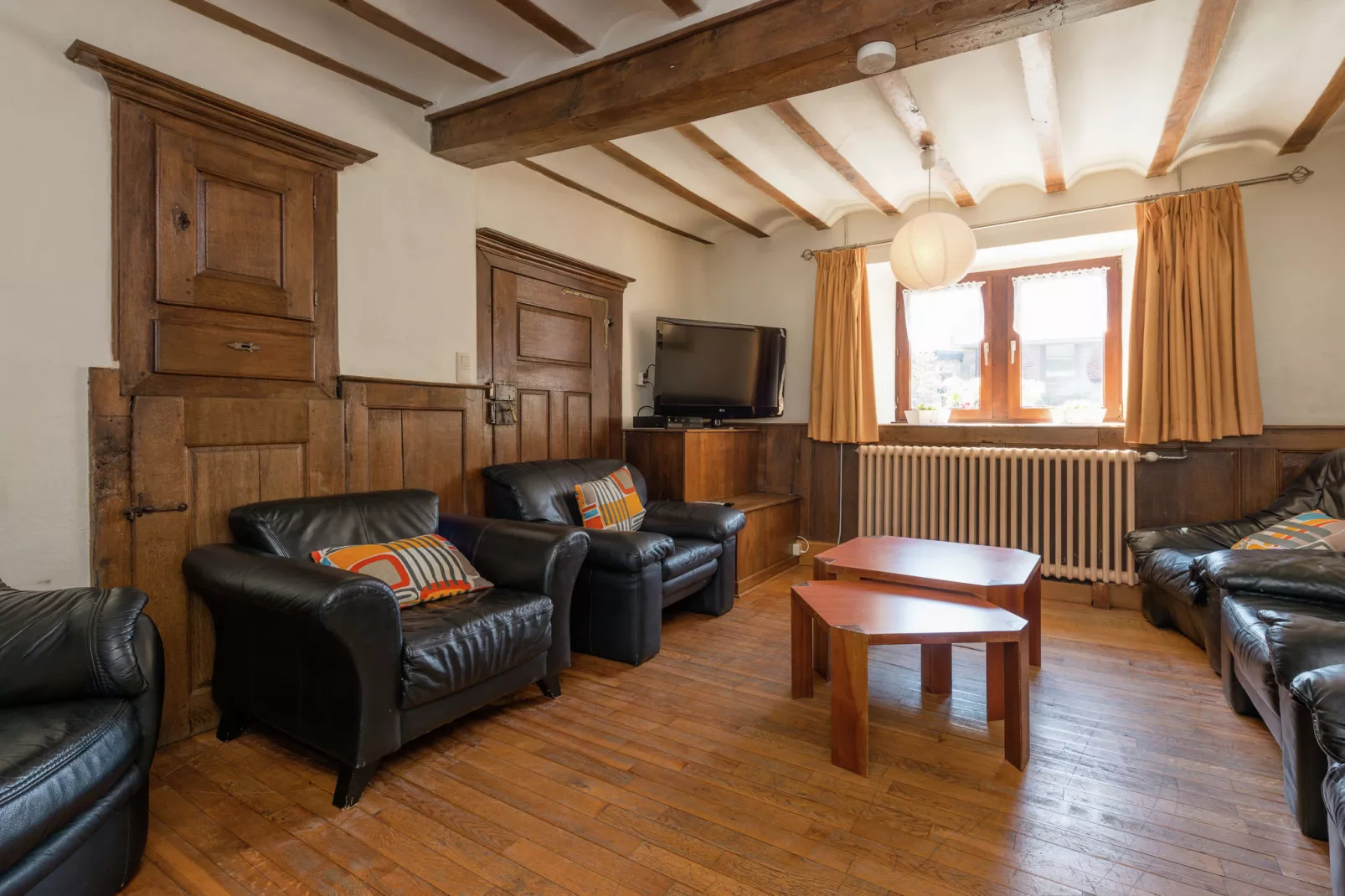 La Coupe de Champagne-Living room