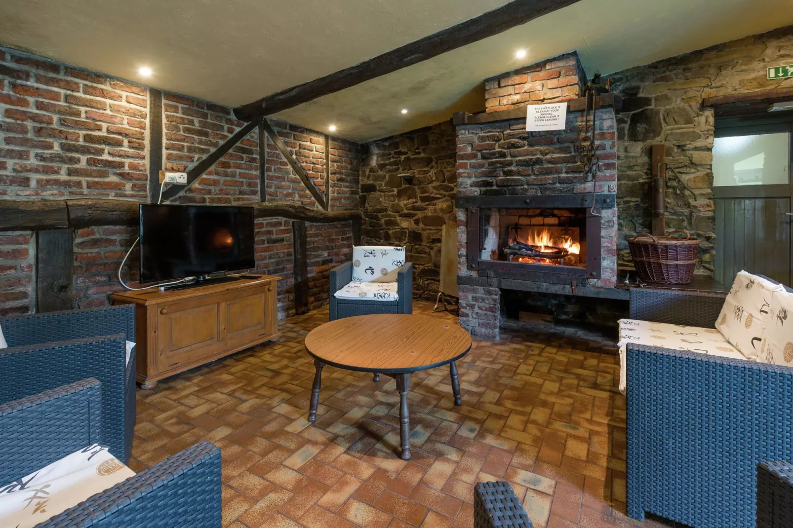 La Coupe de Champagne-Living room