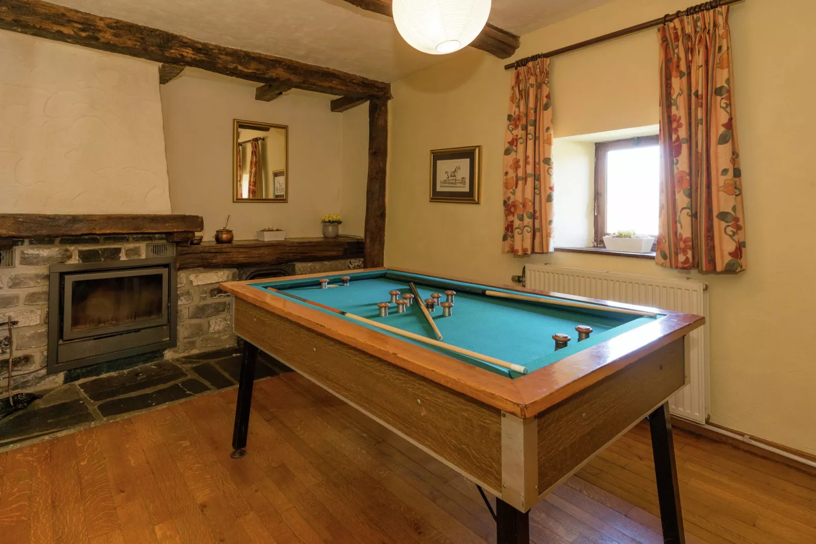 La Coupe de Champagne-Recreation room