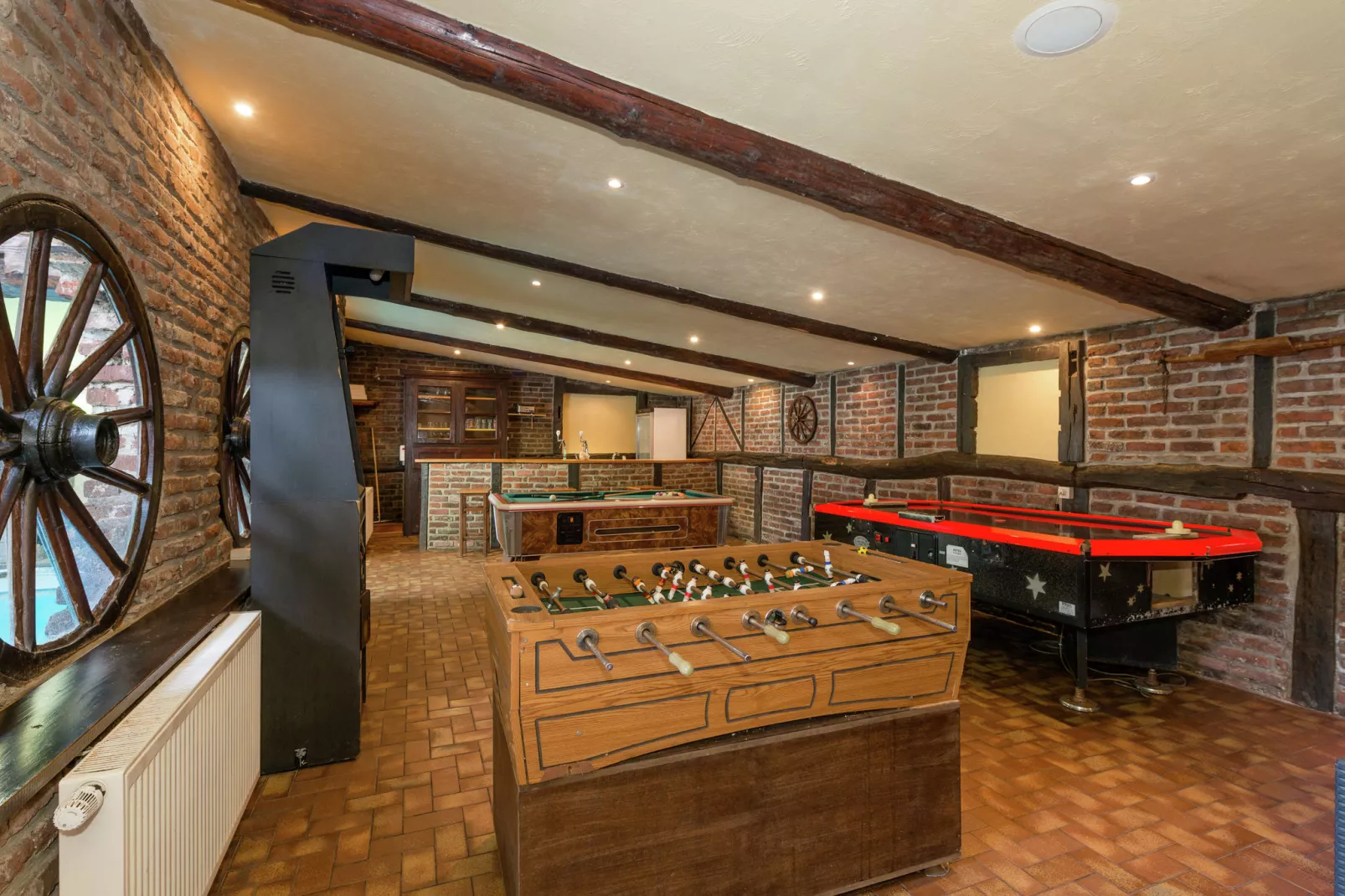 La Coupe de Champagne-Recreation room