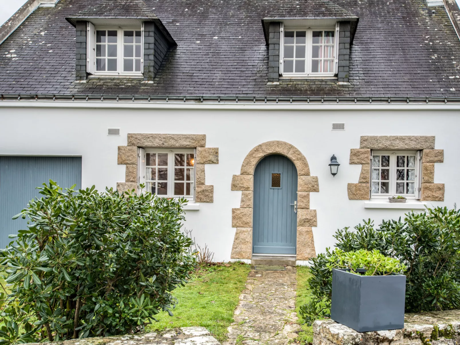 Portivy Moulin-Outside