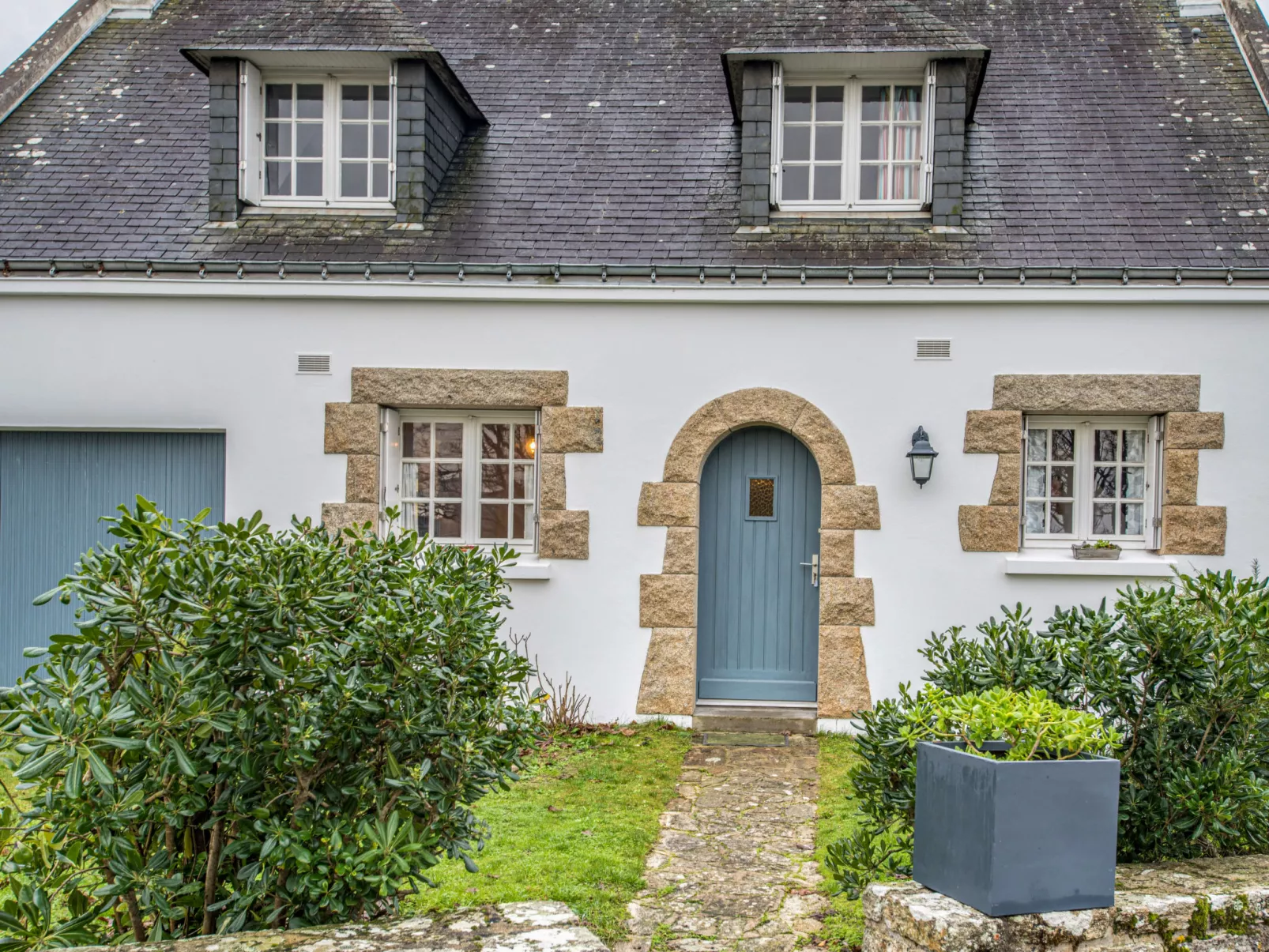 Portivy Moulin-Outside