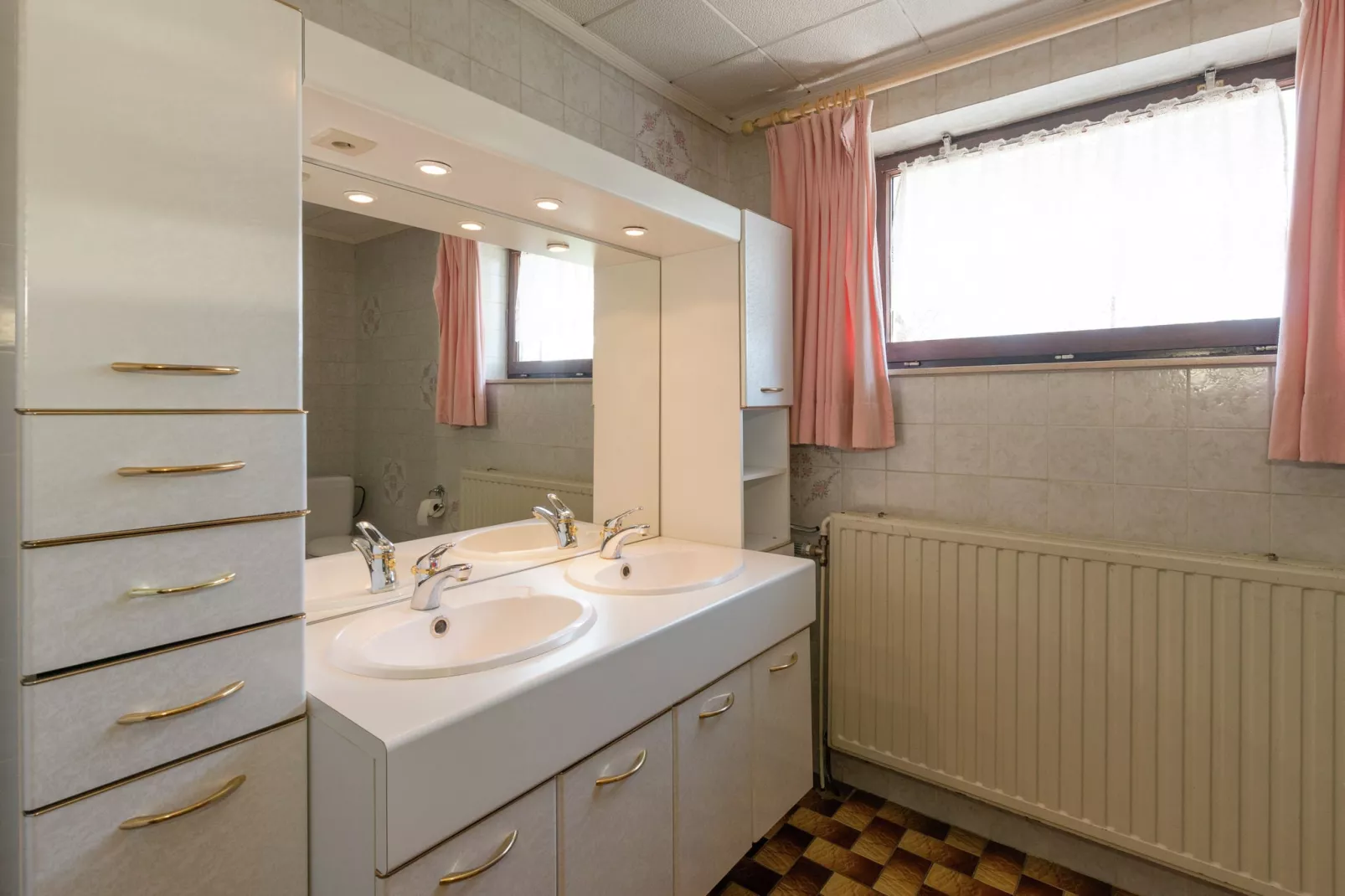 La Coupe de Champagne-Bathroom