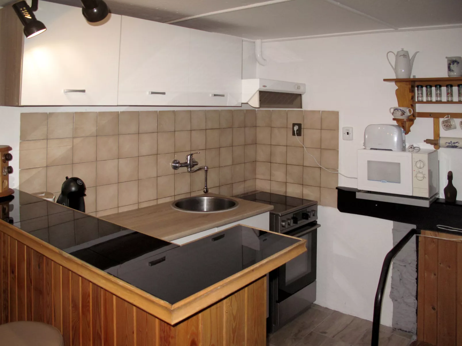 Ludek (KNY110)-Inside