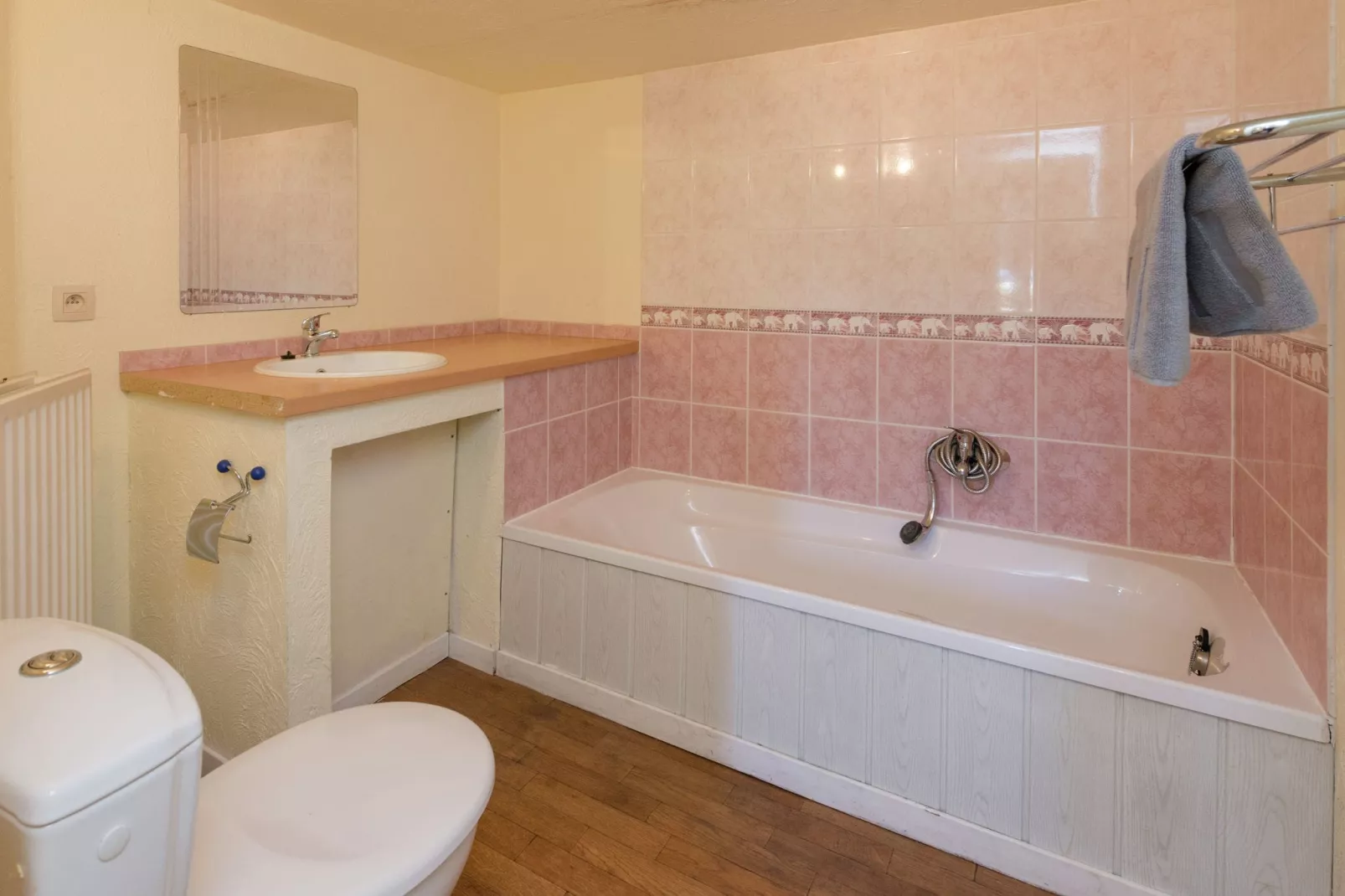 La Coupe de Champagne-Bathroom