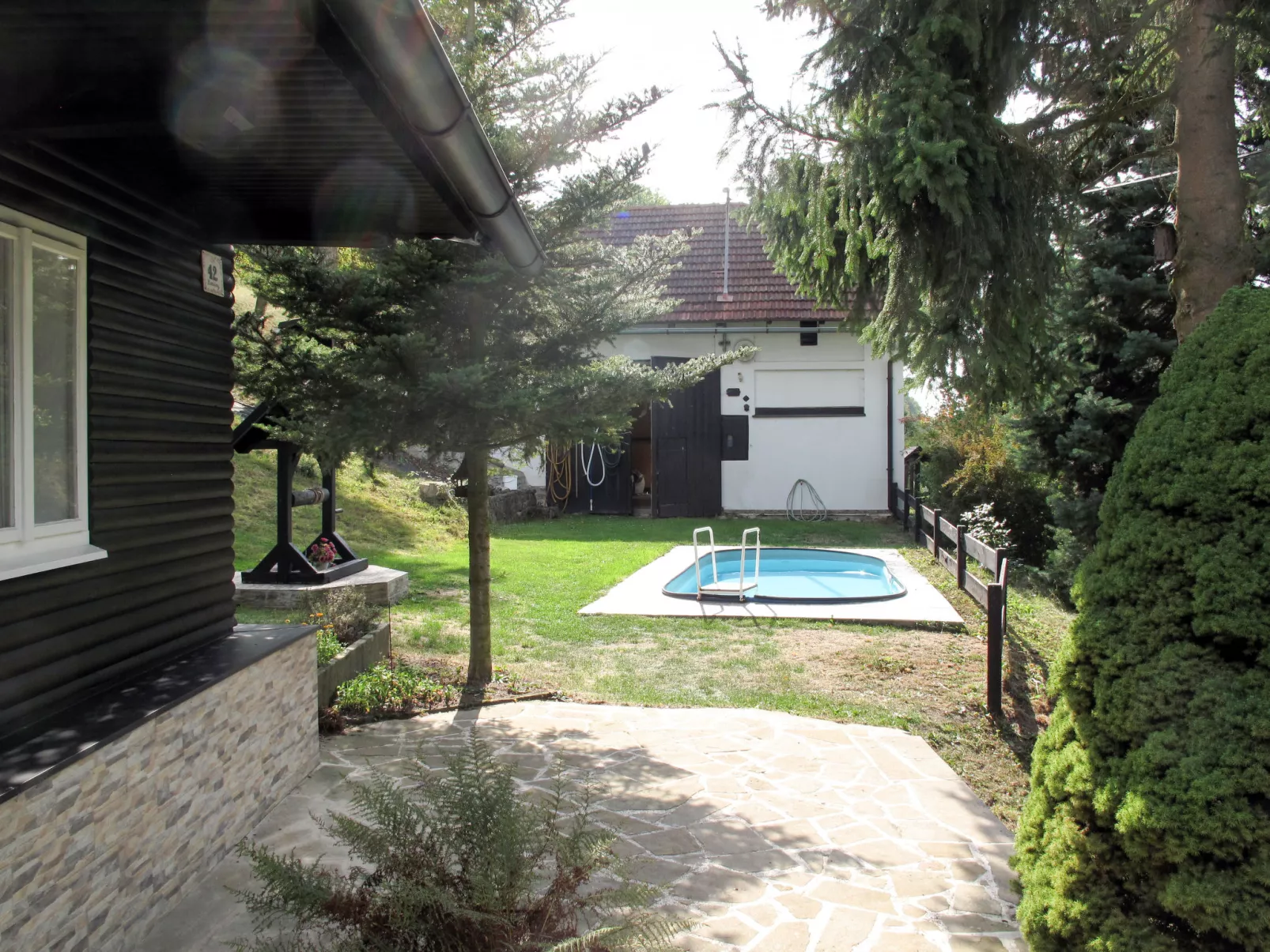 Ludek (KNY110)-Outside
