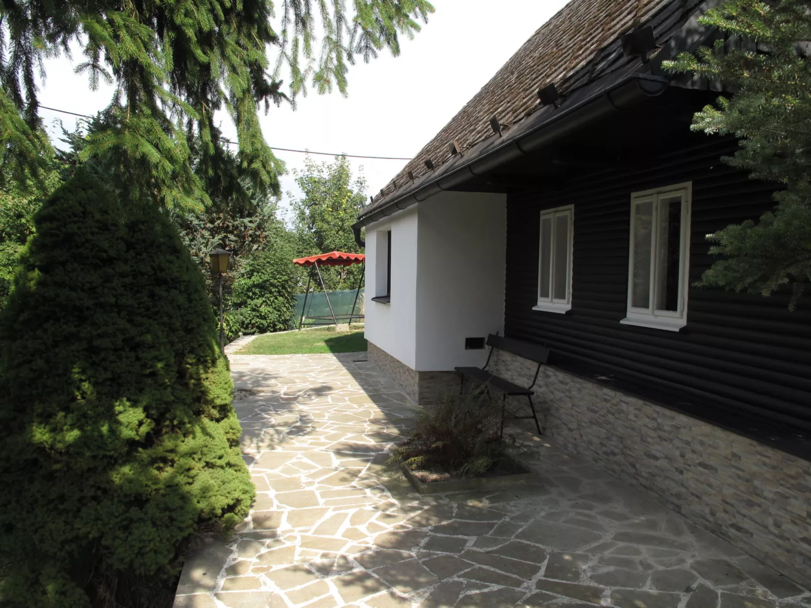 Ludek (KNY110)-Outside