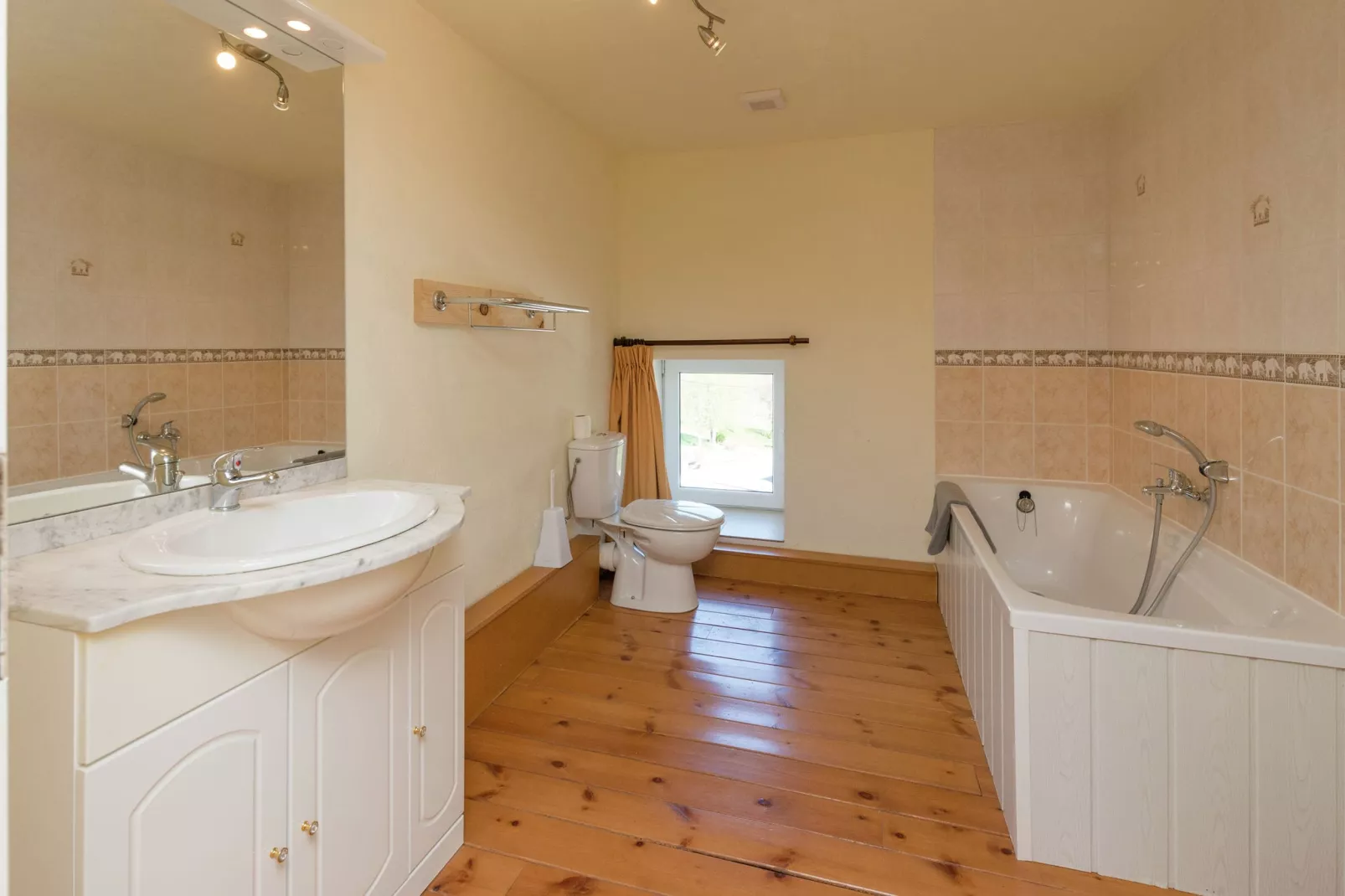 La Coupe de Champagne-Bathroom