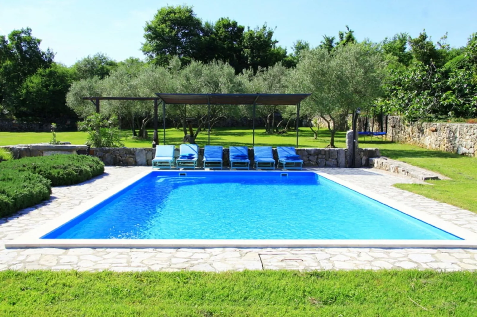Vicenca-Pool