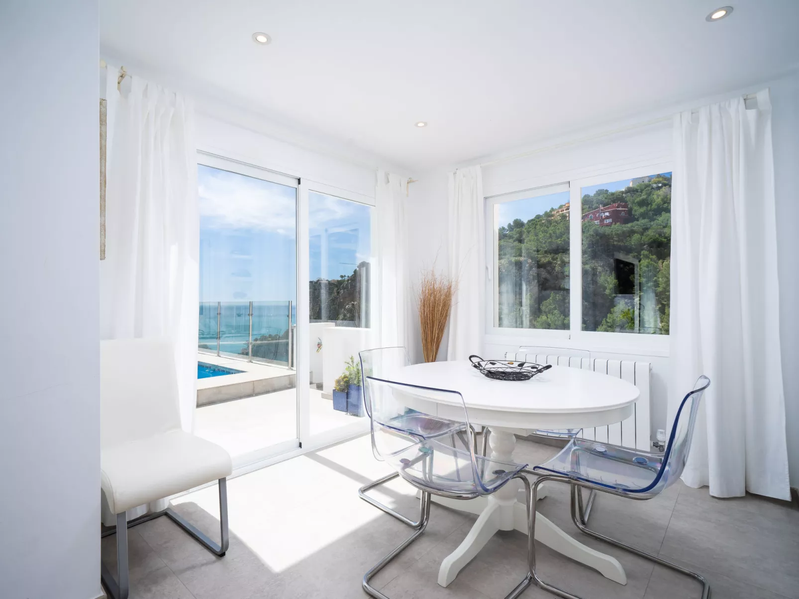 Vista al Mar-Inside