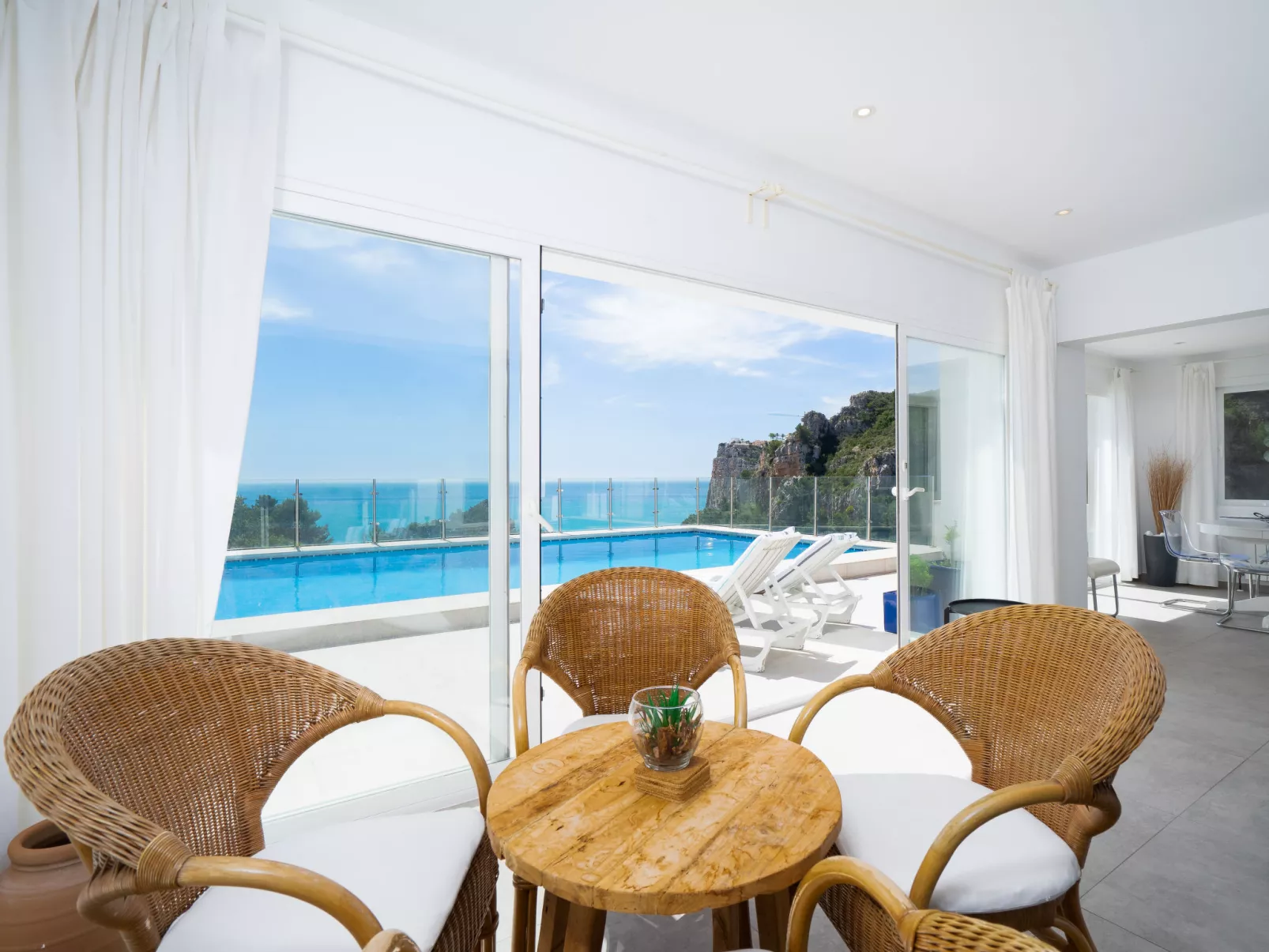 Vista al Mar-Inside