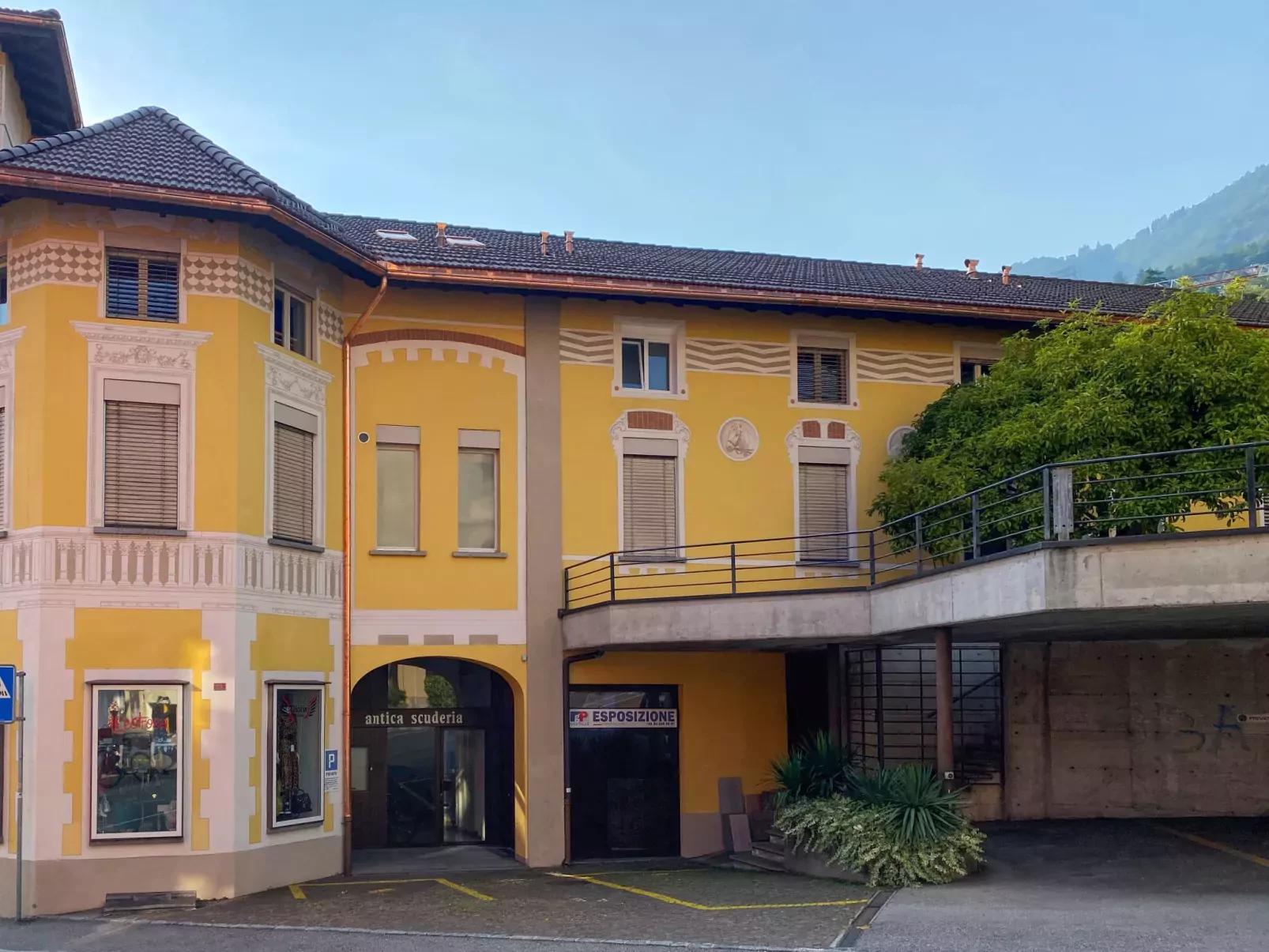 Antica Scuderia-Outside