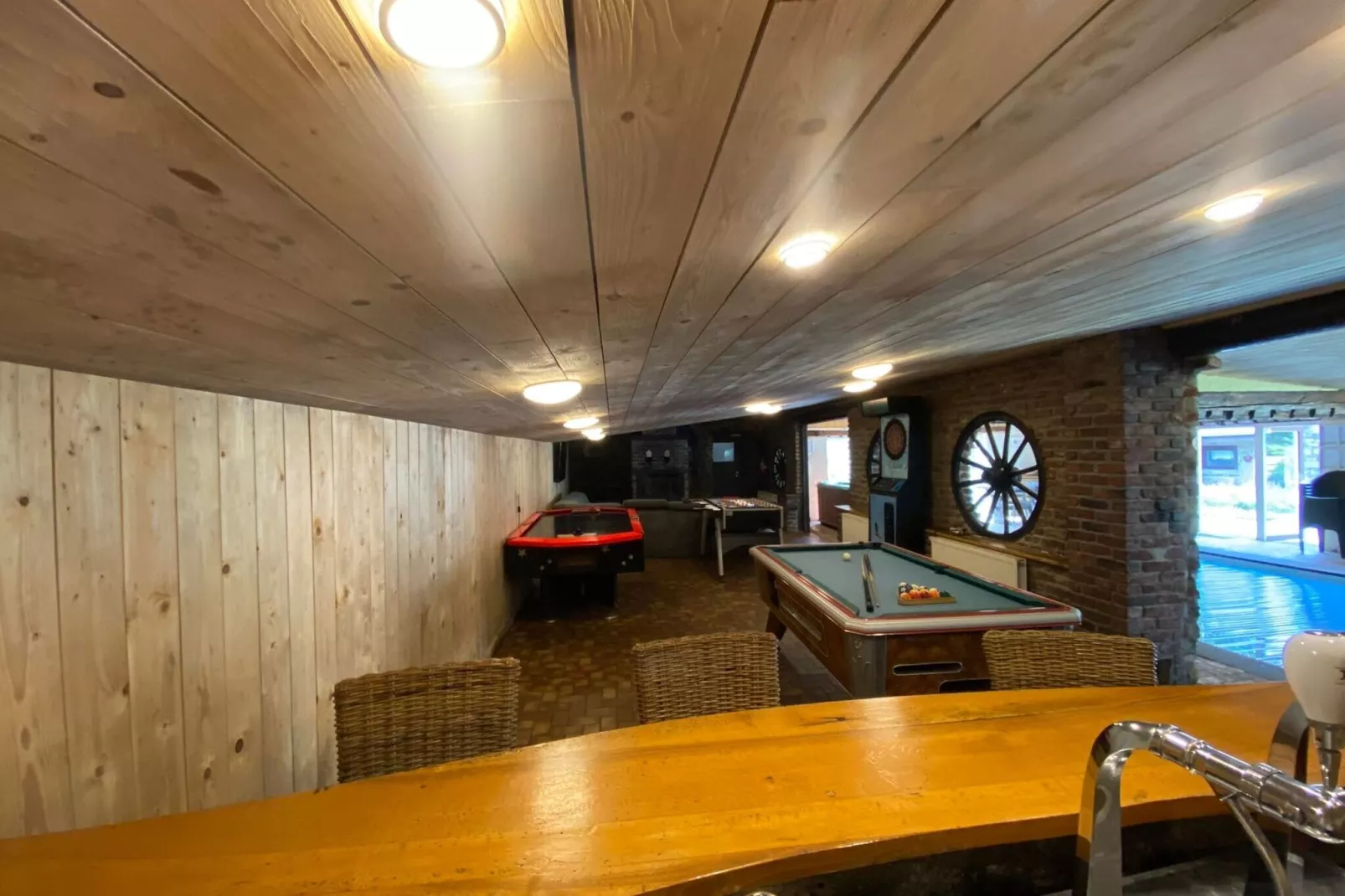 La Coupe de Champagne-Facilities