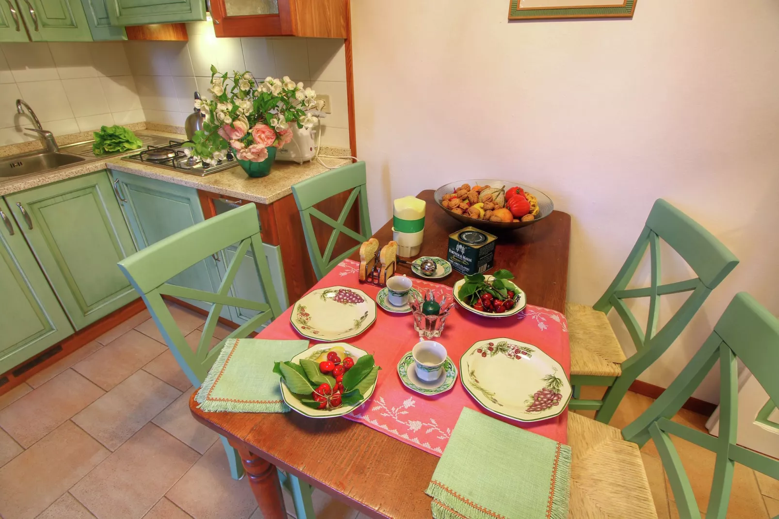 Rondine-Dining room
