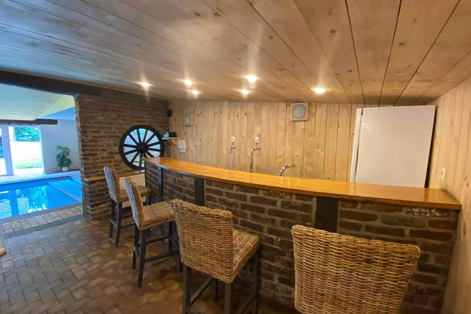 La Coupe de Champagne-Facilities