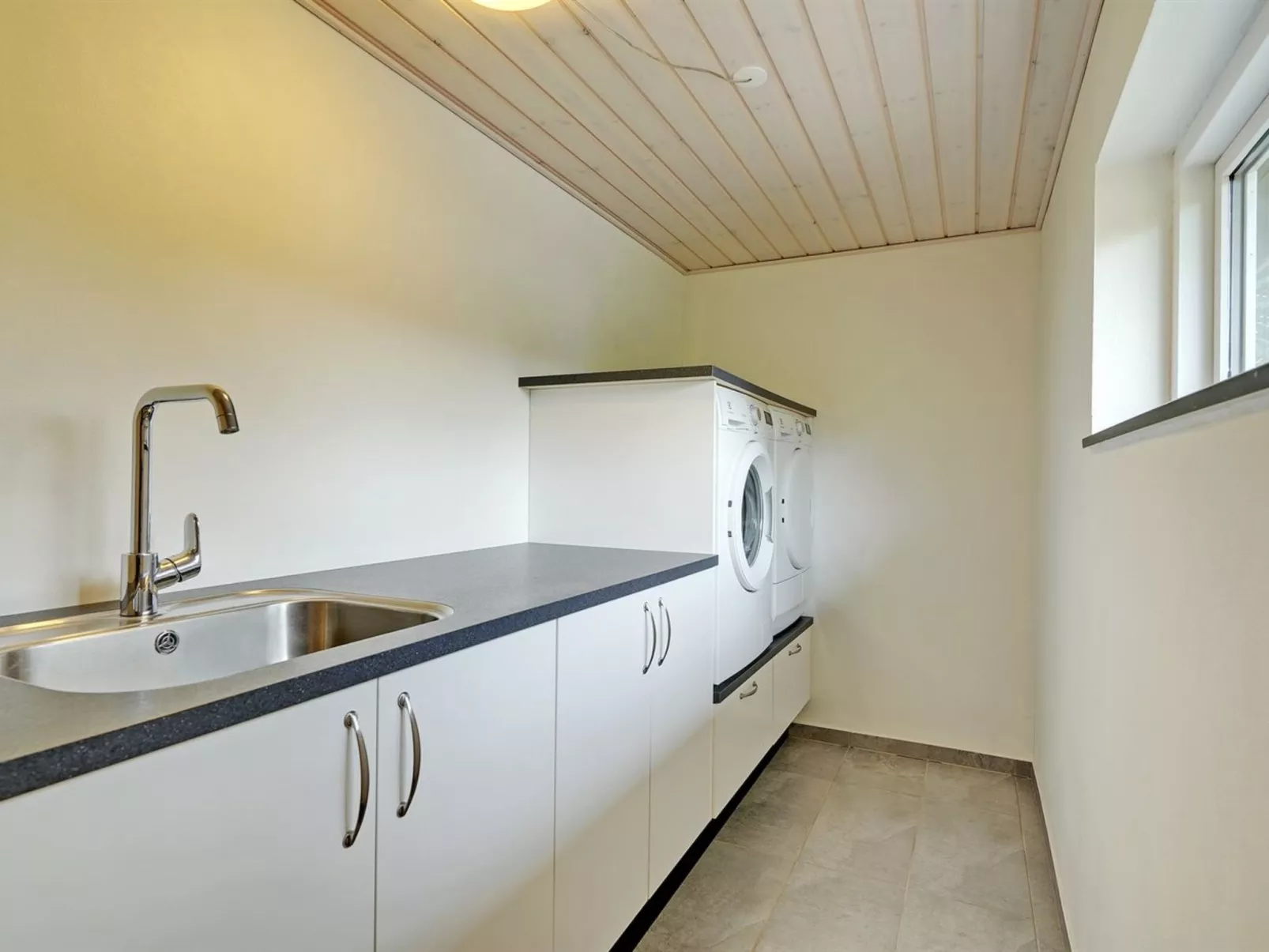 "Avia" - 500m from the sea-Inside