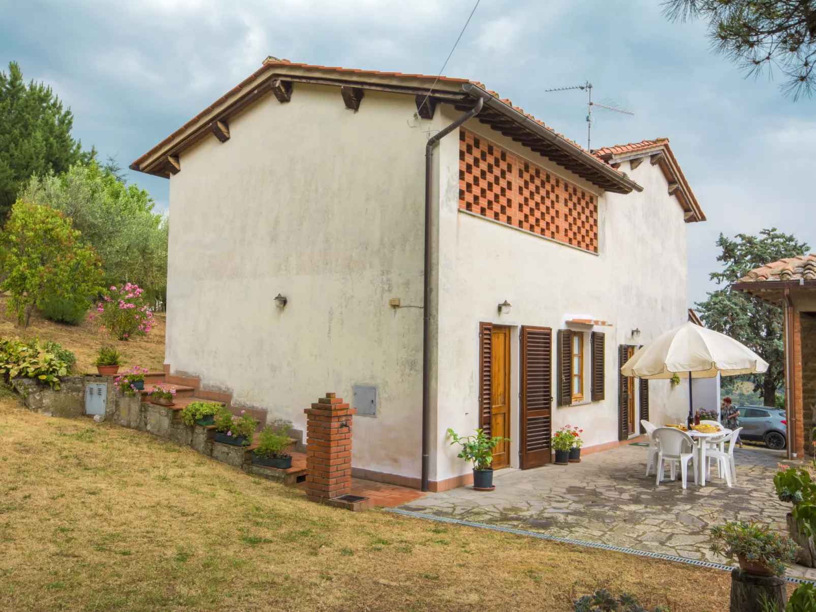 Tribolina-Outside