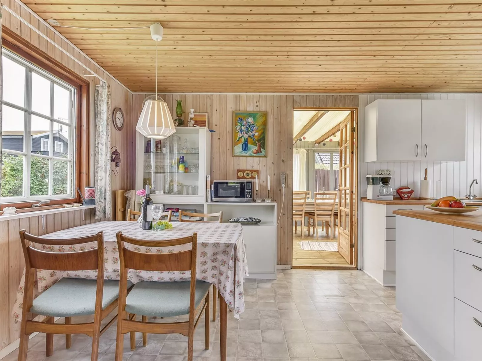 "Neea" - 40m from the sea-Inside