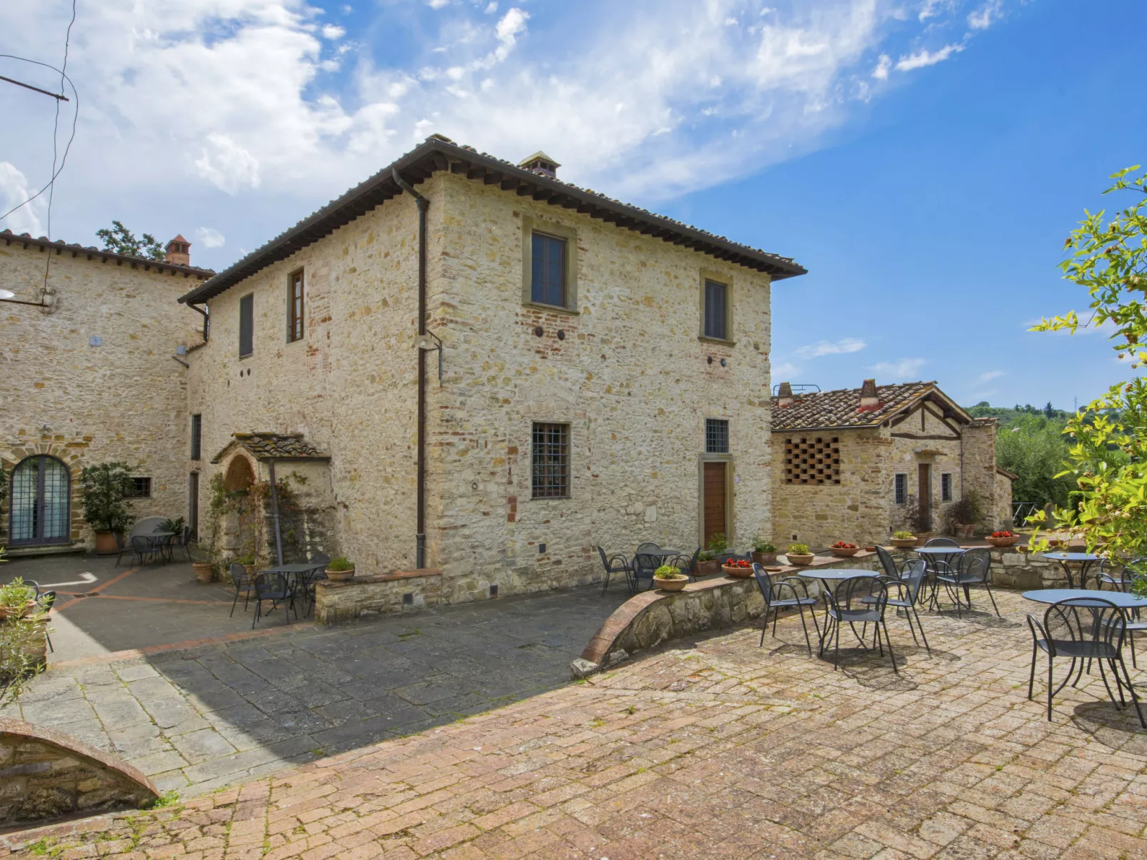 Il Salone-Outside
