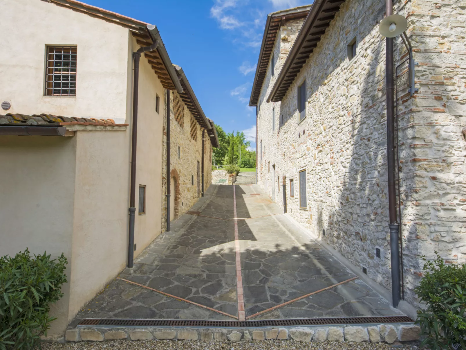 Il Salone-Outside
