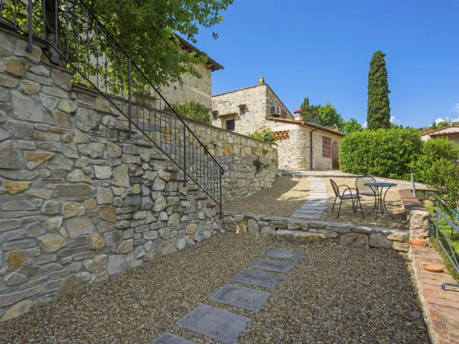 Il Salone-Outside