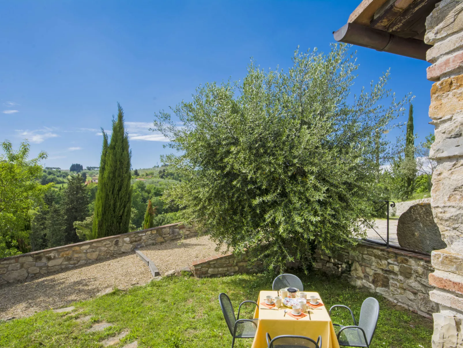 Il Salone-Outside