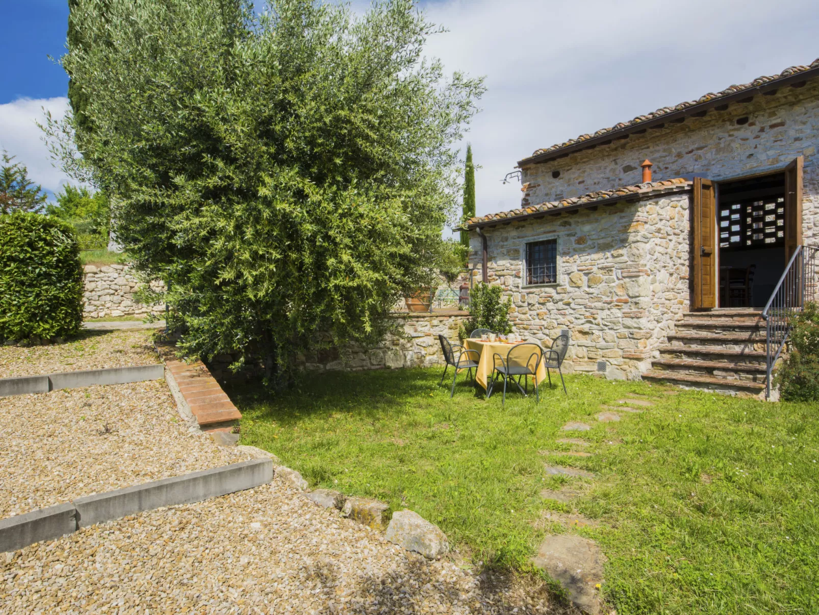 Il Salone-Outside