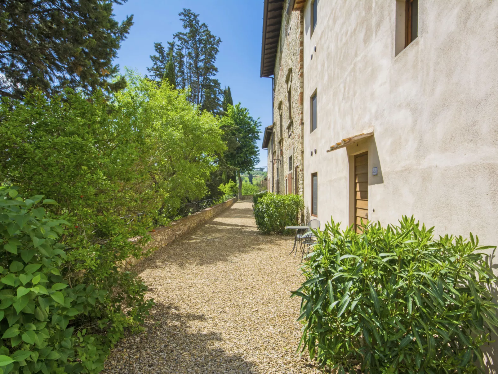 Il Salone-Outside