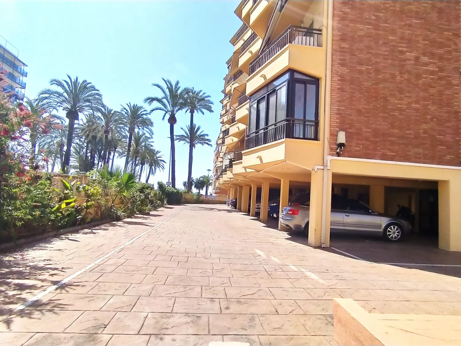 Cala Benidorm-Outside