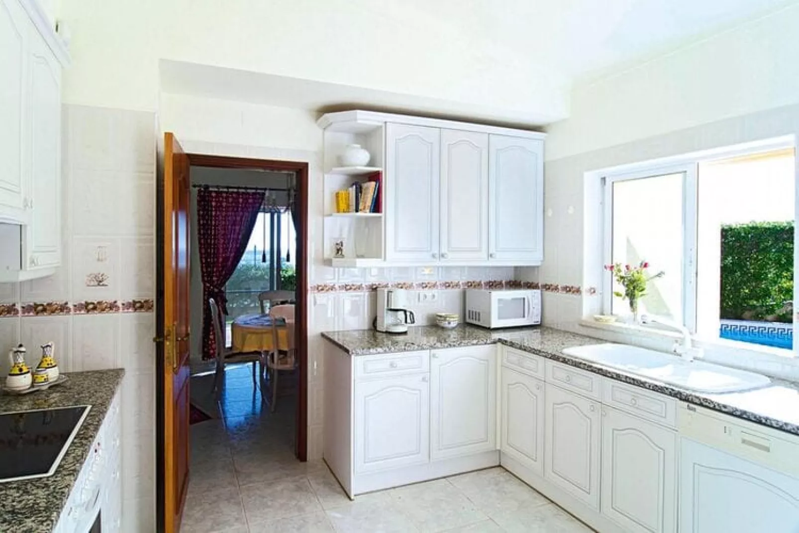 Holiday home in Lagos-Kitchen