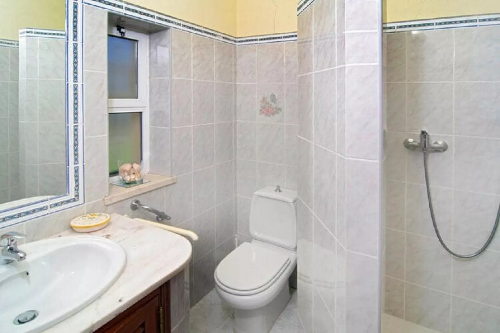 Holiday home in Lagos-Bathroom