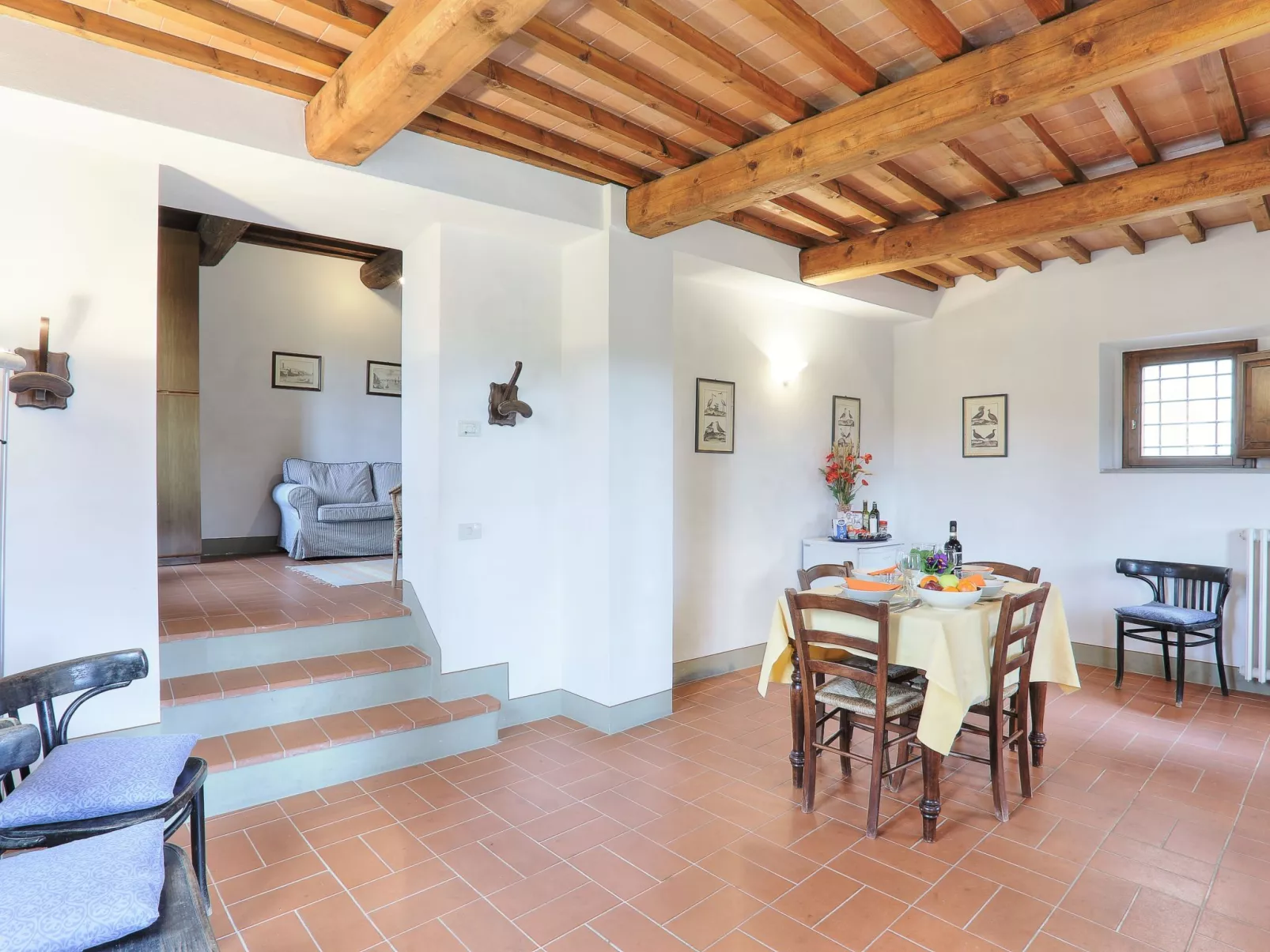 La Loggia-Inside
