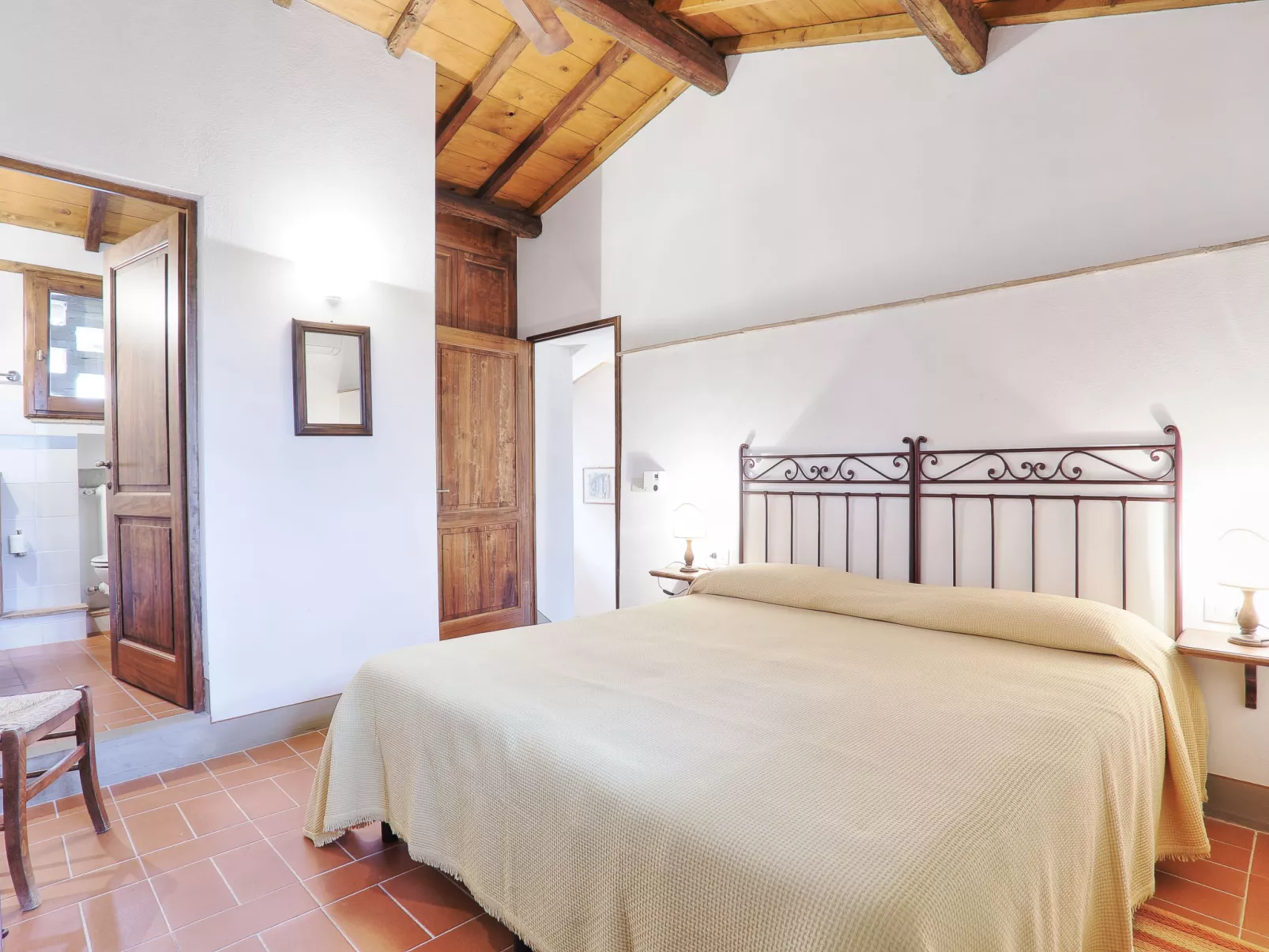 La Loggia-Inside