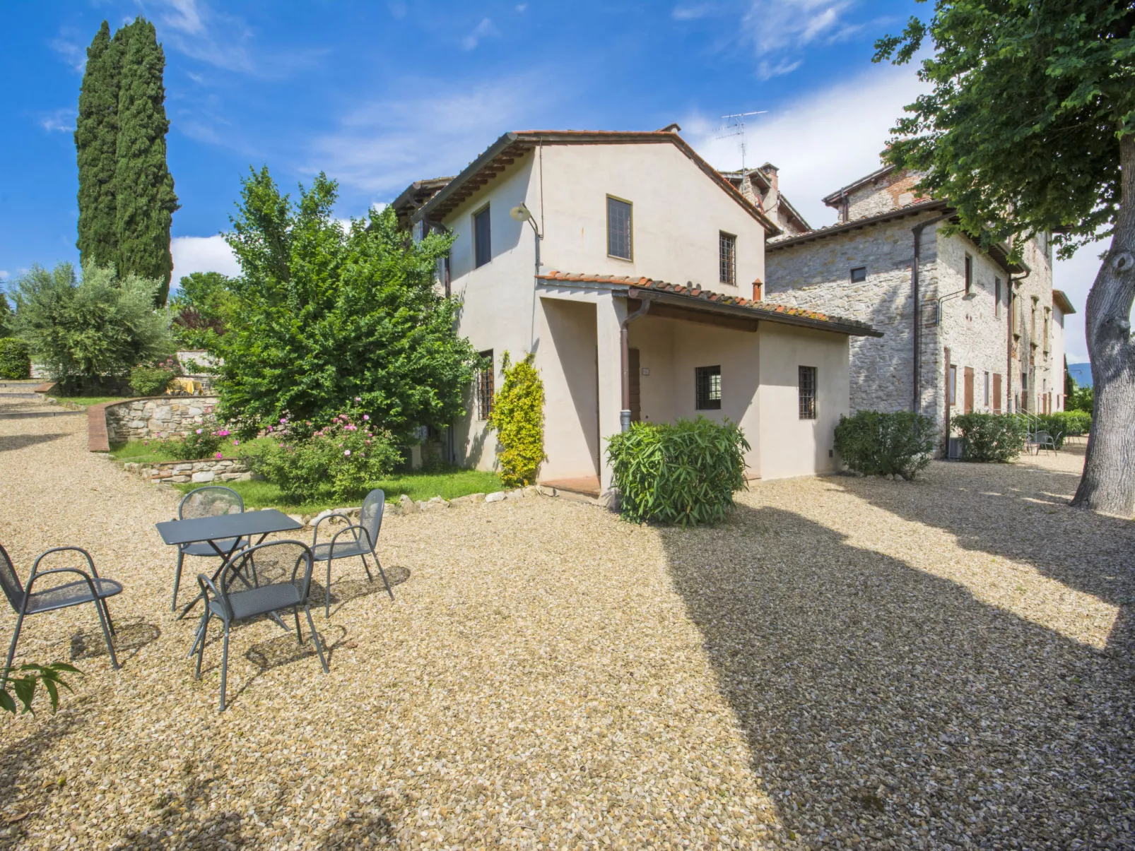La Loggia-Outside
