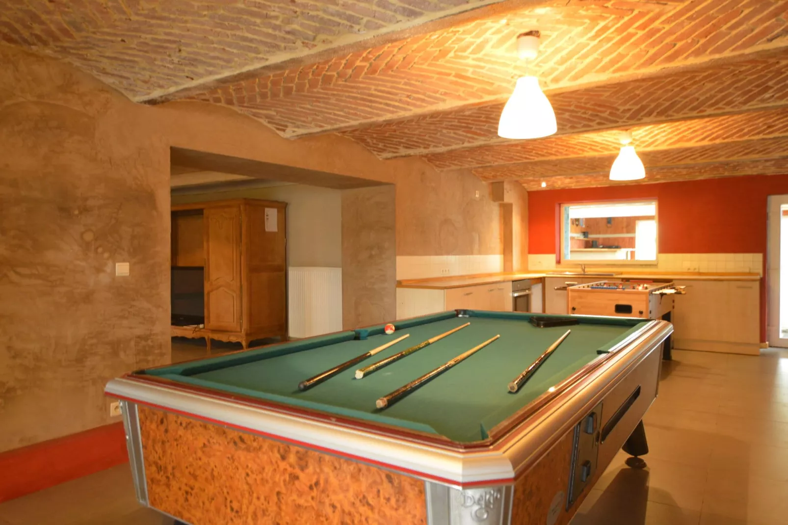 Outrewarchenne-Recreation room